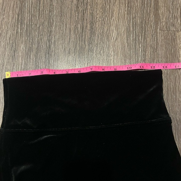 Spanx Velvet Black Leggings Size Medium - Picture 6 of 6